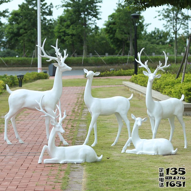 街道創(chuàng)意玻璃鋼白色梅花鹿雕塑 街道創(chuàng)意玻璃鋼白色梅花鹿雕塑