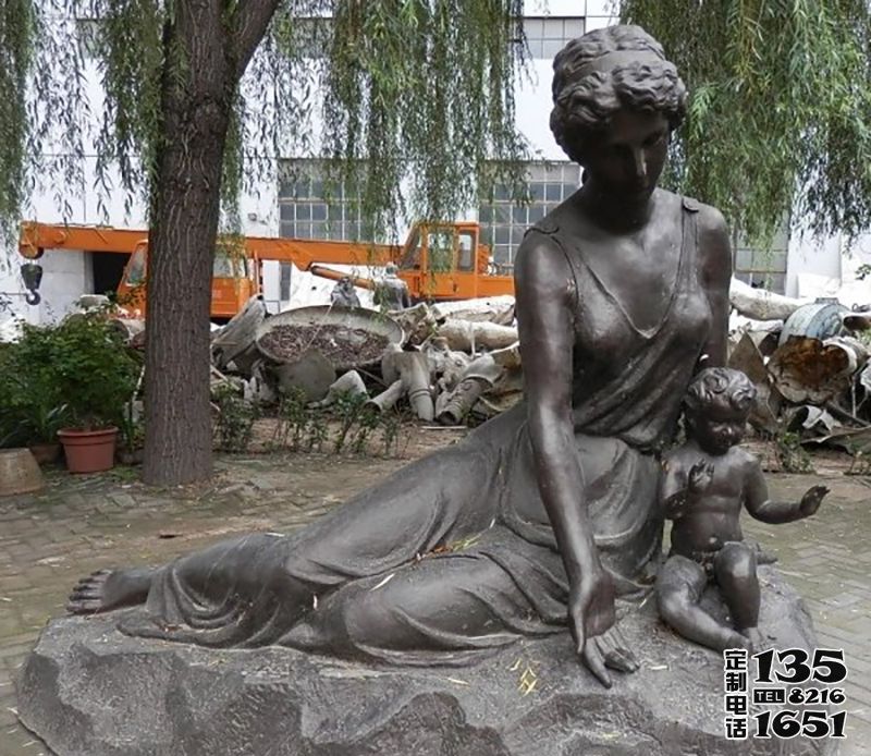 公園玻璃鋼仿銅坐著的母子雕塑 公園玻璃鋼仿銅坐著的母子雕塑